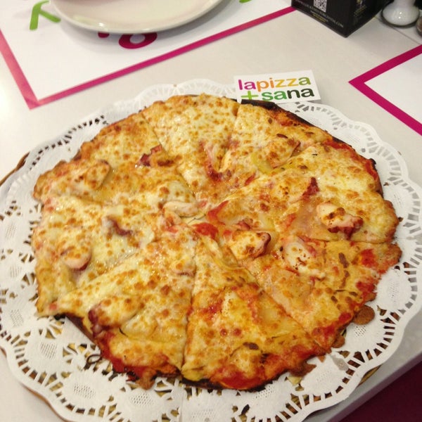 Foto tirada no(a) Restaurante Lapizza+sana por Víctor D. em 8/13/2013
