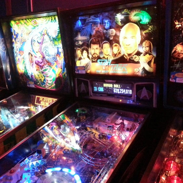 Foto tirada no(a) Joystix Classic Games &amp; Pinballs por John Z. em 9/7/2013