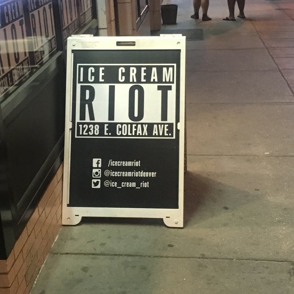 Снимок сделан в Ice Cream Riot пользователем Kris 9/4/2016