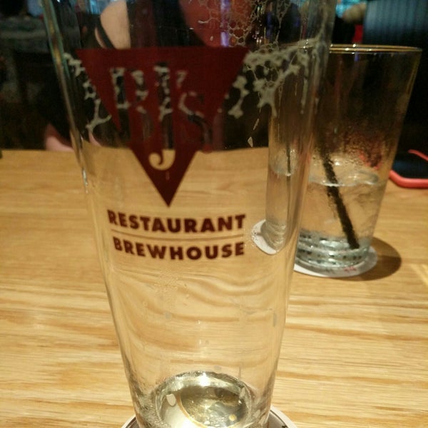 Photo taken at BJ&#39;s Restaurant &amp; Brewhouse by Jonathan S. on 6/1/2018