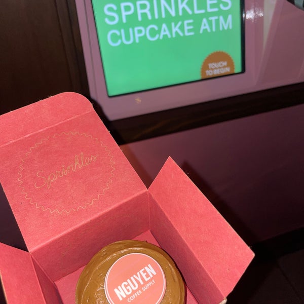 Photo prise au Sprinkles Cupcakes par Haya le5/6/2023