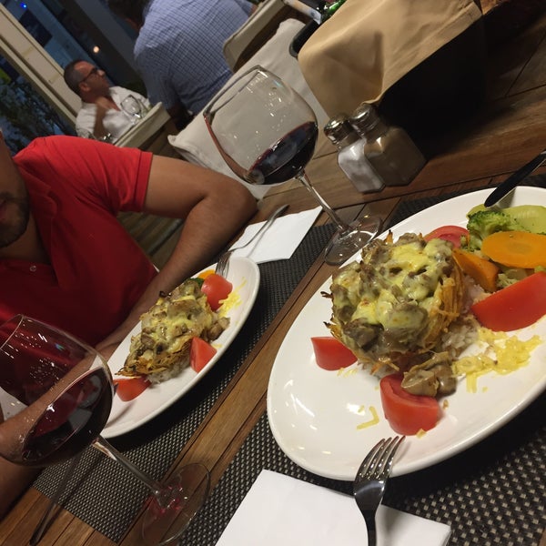 6/27/2018 tarihinde Emre C.ziyaretçi tarafından Dede Restaurant'de çekilen fotoğraf