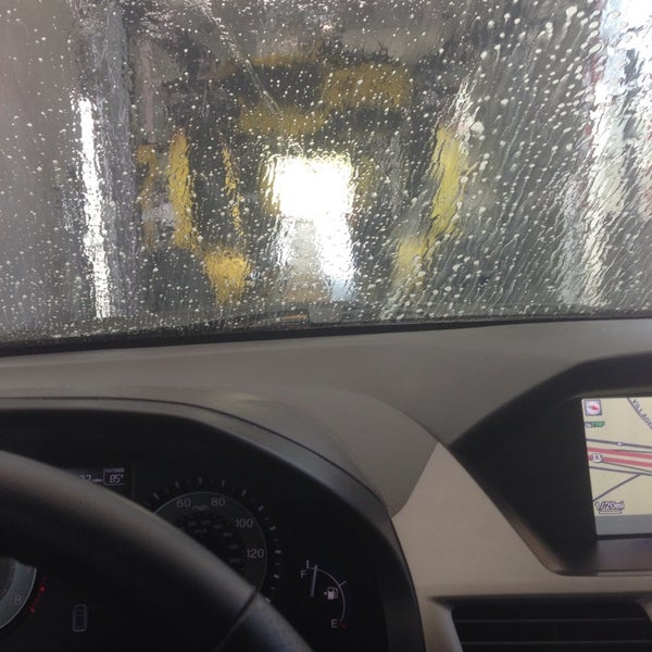 6/22/2013에 Bryan M.님이 Palms Car Wash - Research Blvd에서 찍은 사진