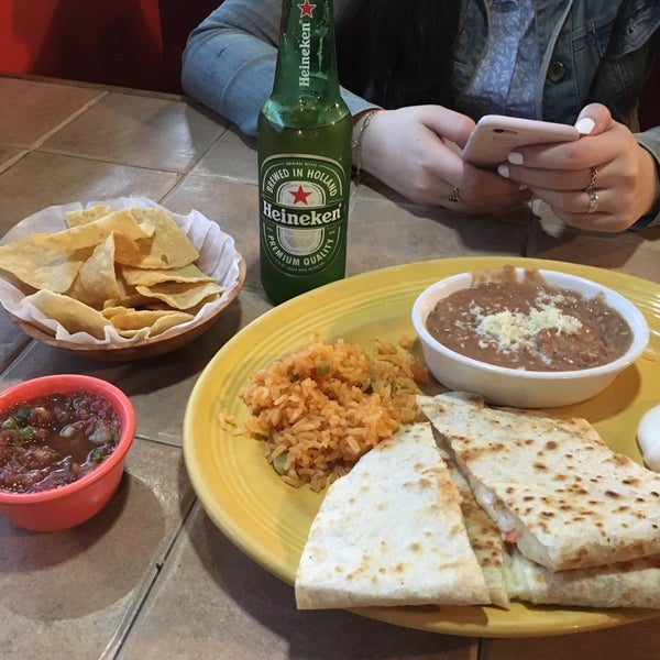 Foto tirada no(a) Birrieria Chalio Mexican Restaurant por Ekaterina K. em 4/12/2017