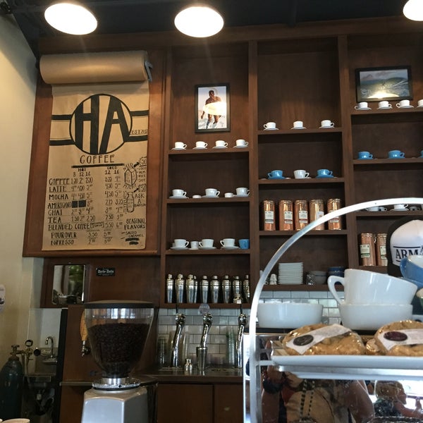 Das Foto wurde bei Ha Coffee Bar von Rockcatttt am 12/9/2016 aufgenommen