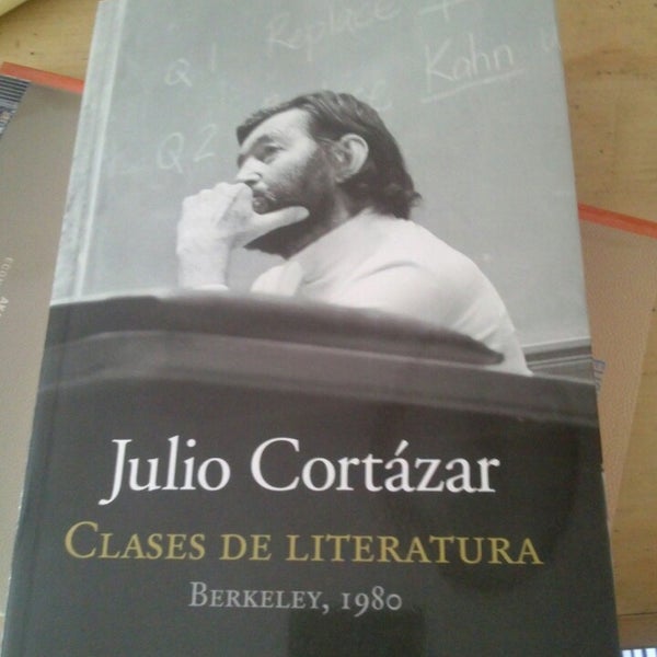 4/12/2014 tarihinde David Q.ziyaretçi tarafından Hyperión Librería'de çekilen fotoğraf