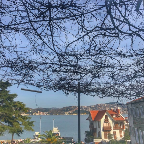 Das Foto wurde bei Villa Park Çay Bahçesi von Kübra K. am 2/3/2019 aufgenommen