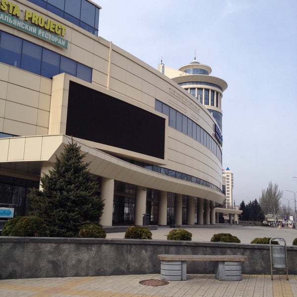 Кировск мурманская область аэропорт. Трк донецк. Тц континент донецк. Трц континент донецк. Донецк сити до войны.