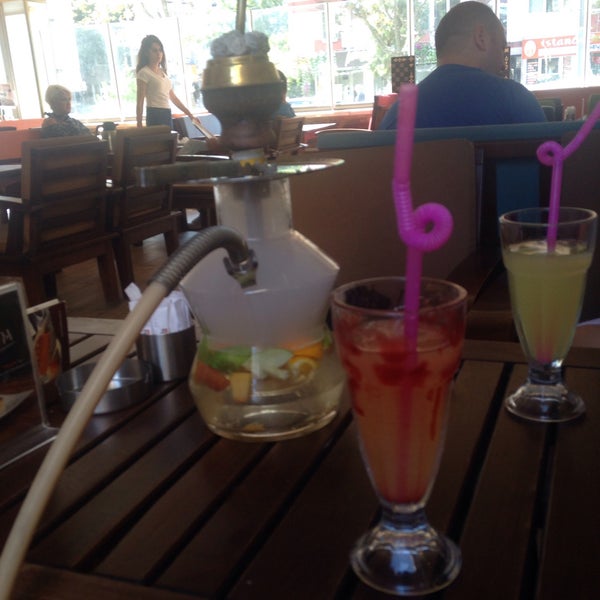 Снимок сделан в Monarchi | Cafe ve Restaurant пользователем Çağla Y. 9/26/2015
