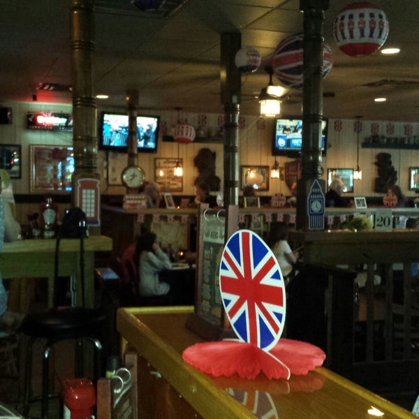 Photo taken at Mike &amp; Lisa&#39;s Cricketers British Pub &amp; Restaurant by Don V. on 5/18/2018