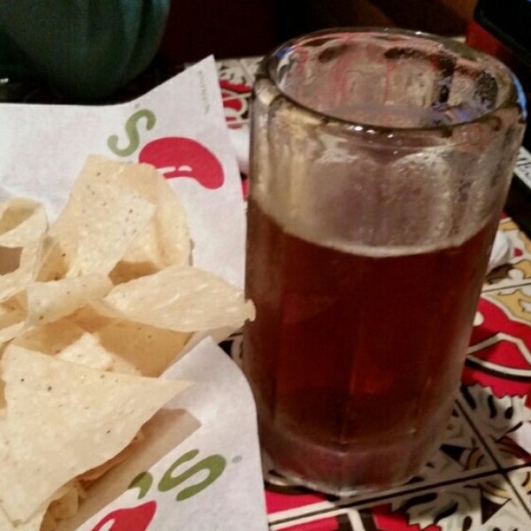 Photo taken at Chili&#39;s Grill &amp; Bar by Rob B. on 12/3/2015