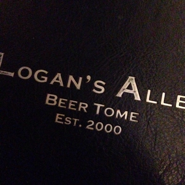 Foto tirada no(a) Logan&#39;s Alley por Frederick P. em 12/4/2014
