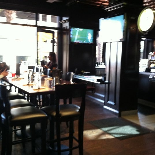 Снимок сделан в Dillon&#39;s Restaurant &amp; Irish Pub пользователем Julie O. 5/6/2012