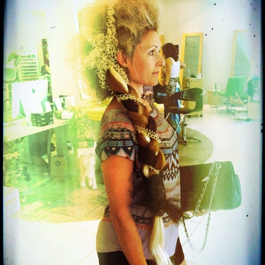 รูปภาพถ่ายที่ Naked Hair Salon โดย Kathryn D. เมื่อ 5/31/2012