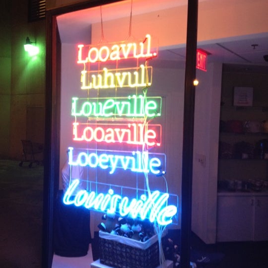 8/1/2012 tarihinde Randy C.ziyaretçi tarafından Louisville Visitors Center'de çekilen fotoğraf