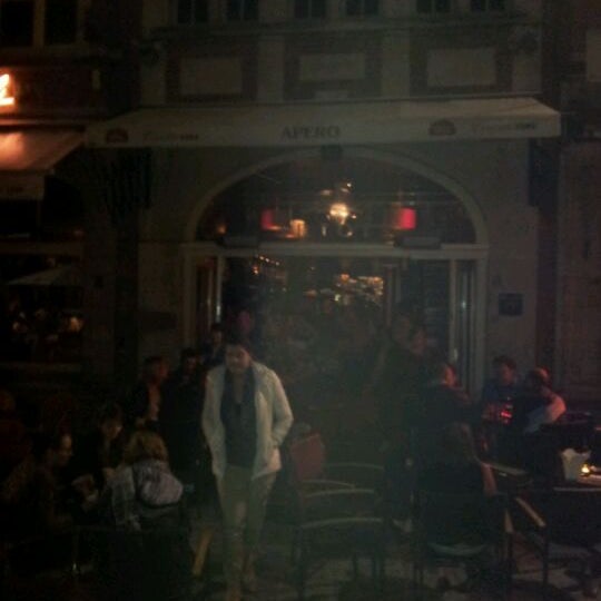 3/28/2012 tarihinde Kristof C.ziyaretçi tarafından Café AperO'de çekilen fotoğraf