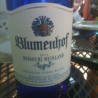 รูปภาพถ่ายที่ Blumenhof Vineyards &amp; Winery โดย Bob S. เมื่อ 7/28/2012