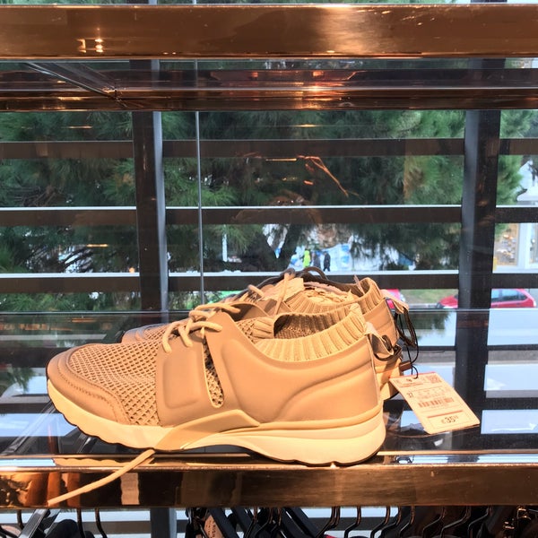 Photos at Zara . 216 218
