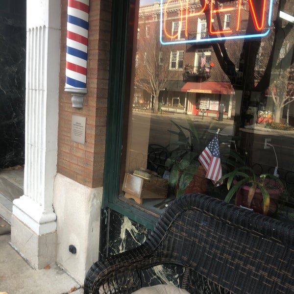 Wyoming Barber Shop Hair Salon in Saint Louis