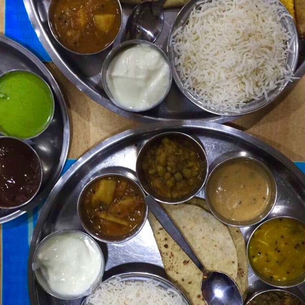 Das Foto wurde bei Branto Indian Vegetarian Restaurant von abdela i. am 12/20/2015 aufgenommen