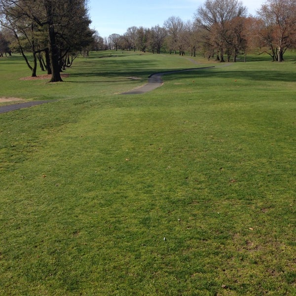 Снимок сделан в Clearview Park Golf Course пользователем Reggie A. 4/25/2014