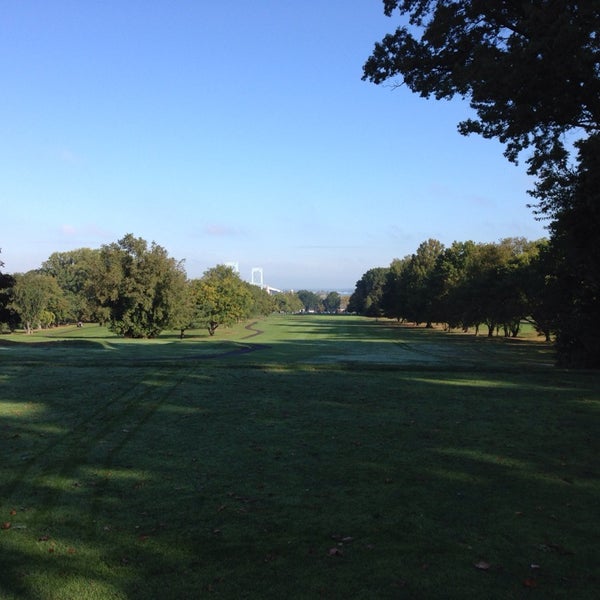 10/15/2013にReggie A.がClearview Park Golf Courseで撮った写真