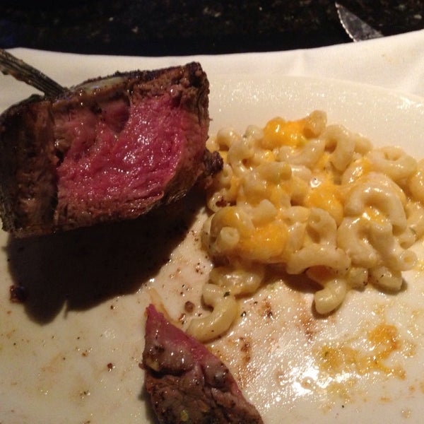 If you are sitting at the bar alone or with a colleague the night before a big meeting - skip the appetizers and just go for the petite Filet and Southwestern Mac and Cheese. Cooked perfectly!