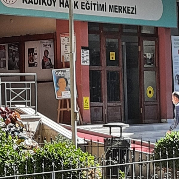 Foto tomada en Kadıköy Halk Eğitim Merkezi  por Senko el 9/28/2022
