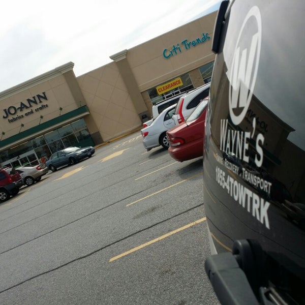 JOANN Fabrics and Crafts Columbia'da Kumaşçı