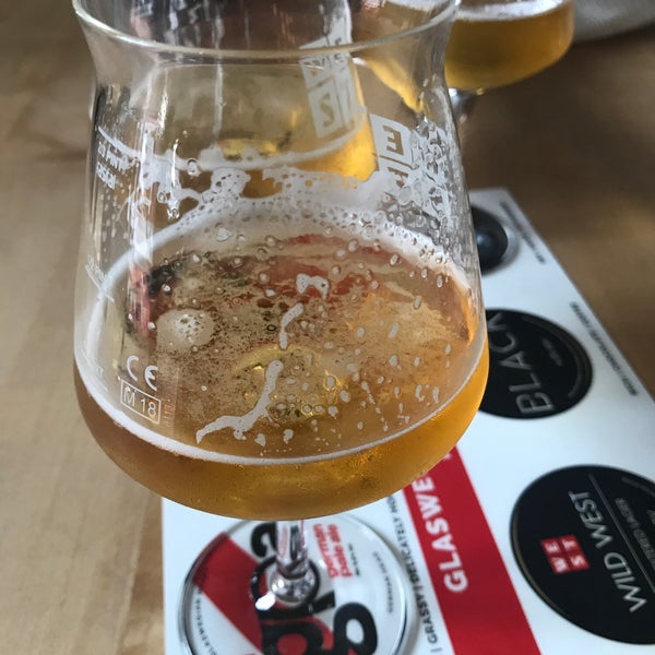 8/11/2018 tarihinde Julian S.ziyaretçi tarafından WEST Brewery, Bar &amp; Restaurant'de çekilen fotoğraf