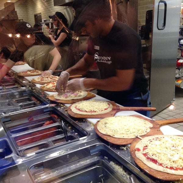 Foto diambil di Pieology Pizzeria Balboa Mesa, San Diego, CA oleh Megan D. pada 1/25/2014