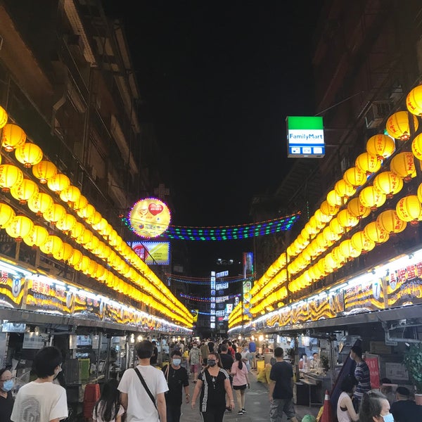 Photo taken at Miaokou Night Market by 方 承. on 8/20/2021