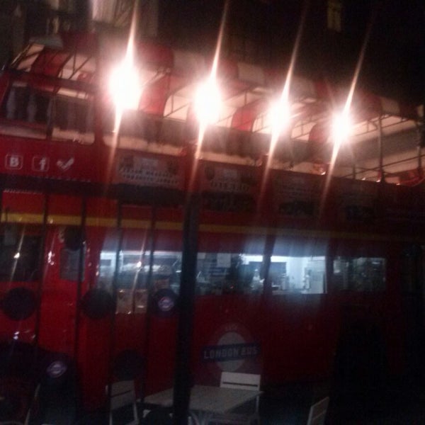 Foto tirada no(a) London Bus Cafe por Mark em 9/2/2013