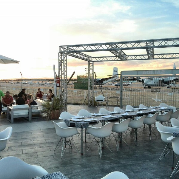 Photo taken at Terraza Chill-out Aeroclub by Javier d. on 8/29/2014