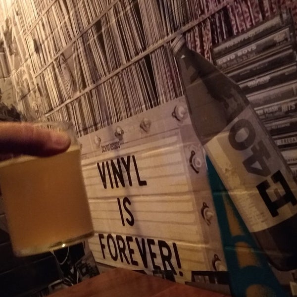 Das Foto wurde bei Hoi Polloi Brewpub &amp; Beat Lounge von Johan W. am 2/10/2020 aufgenommen