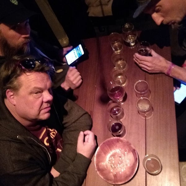 Das Foto wurde bei Hoi Polloi Brewpub &amp; Beat Lounge von Johan W. am 2/10/2020 aufgenommen