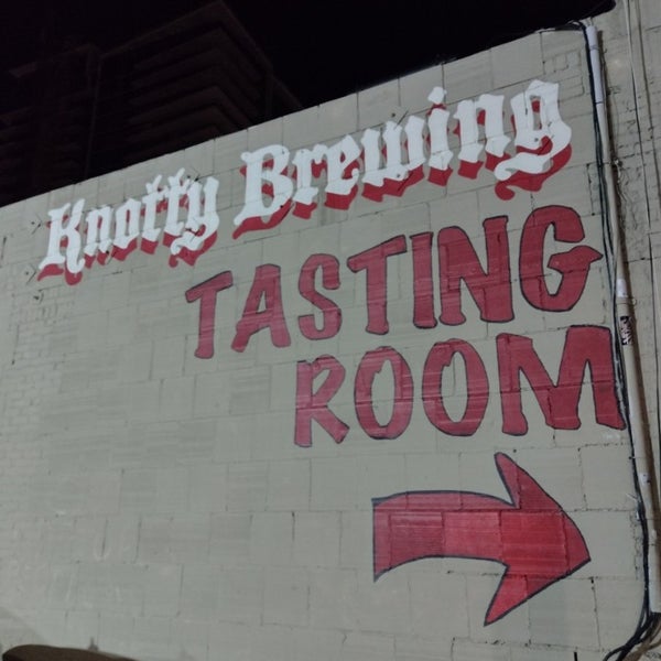 Foto tirada no(a) Knotty Brewing Co. por Johan W. em 1/15/2023