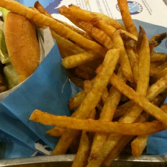 Photo taken at Elevation Burger by Randy D. on 10/28/2015