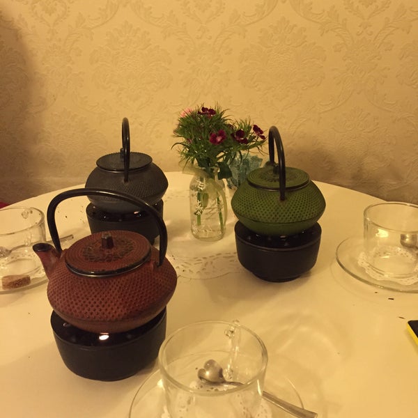 Foto diambil di Tea &amp; Pot oleh Zeynep pada 3/26/2015