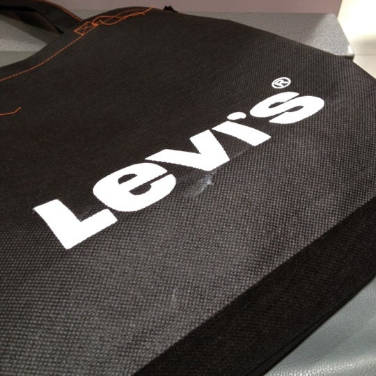 levi's outlet nearby