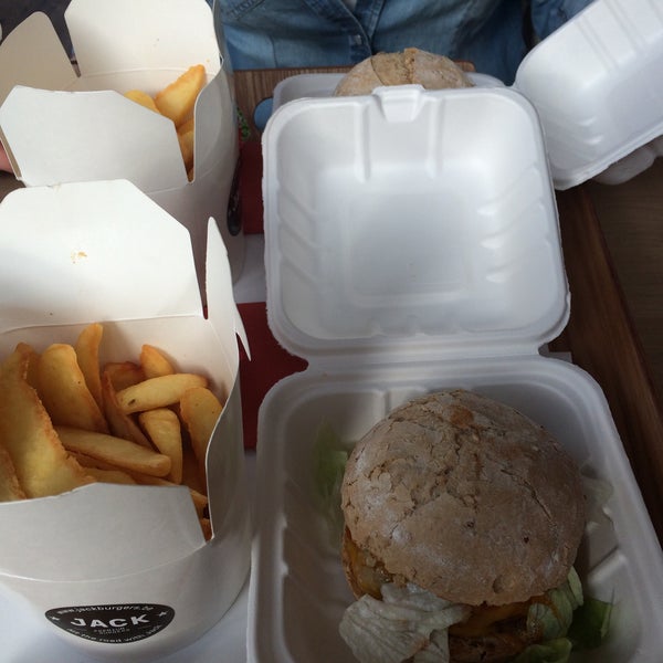 รูปภาพถ่ายที่ Jack Premium Burgers โดย Femke V. เมื่อ 1/29/2015