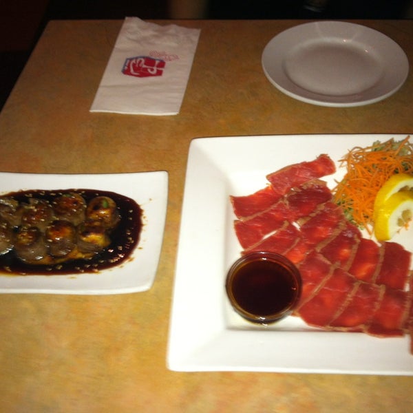 รูปภาพถ่ายที่ Fuji1546 Restaurant &amp; Bar โดย Nhi L. เมื่อ 7/12/2013