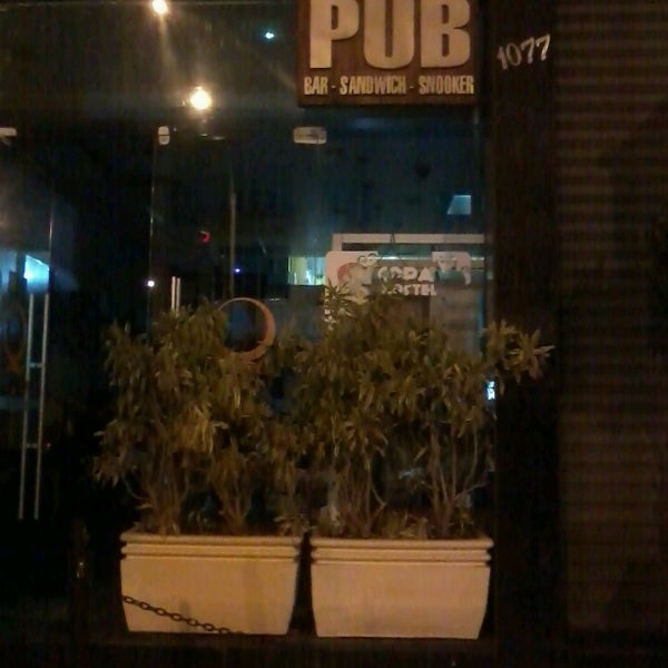 Foto diambil di Guimo&#39;s Pub oleh Janaina C. pada 4/18/2013