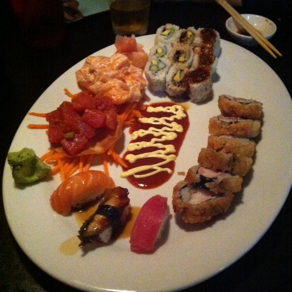 Photo taken at Sushi Bites by Oscar G. on 11/23/2013