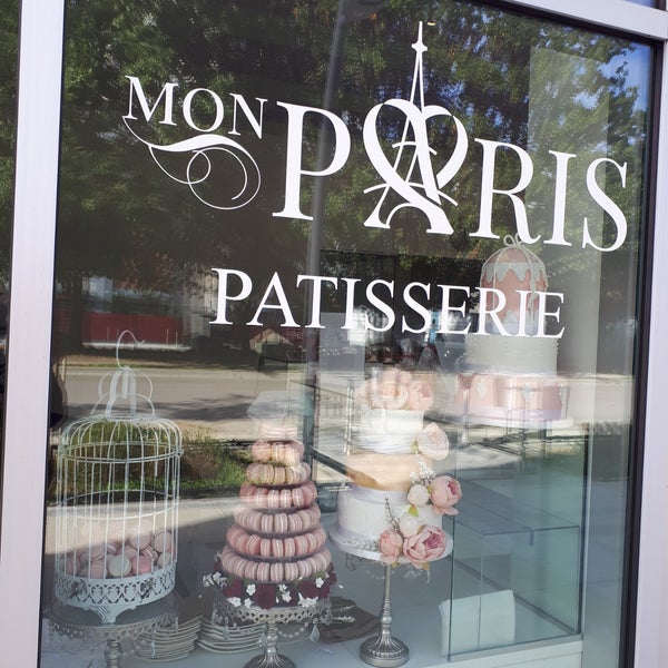 Foto tirada no(a) Mon Paris Patisserie Inc por Brian E. em 10/9/2017