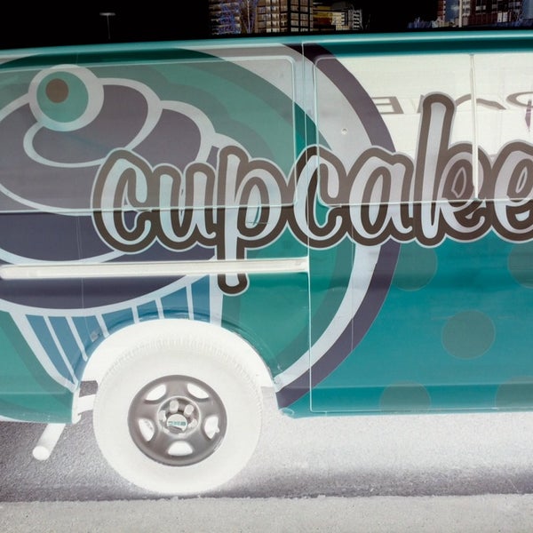 4/28/2014에 Brian E.님이 Cupcakes on Denman에서 찍은 사진