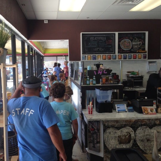 8/8/2013 tarihinde Jessica B.ziyaretçi tarafından Island Monarch Coffee (IMC)'de çekilen fotoğraf
