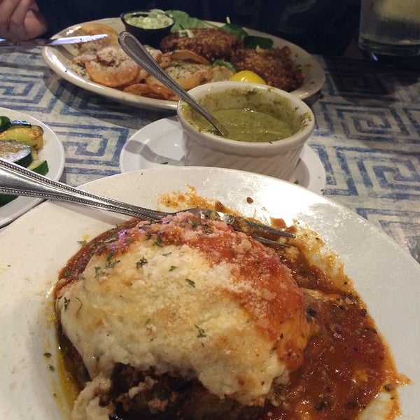 Foto scattata a The Olive Oil Greek Restaurant da Kelly Ann T. il 2/7/2015