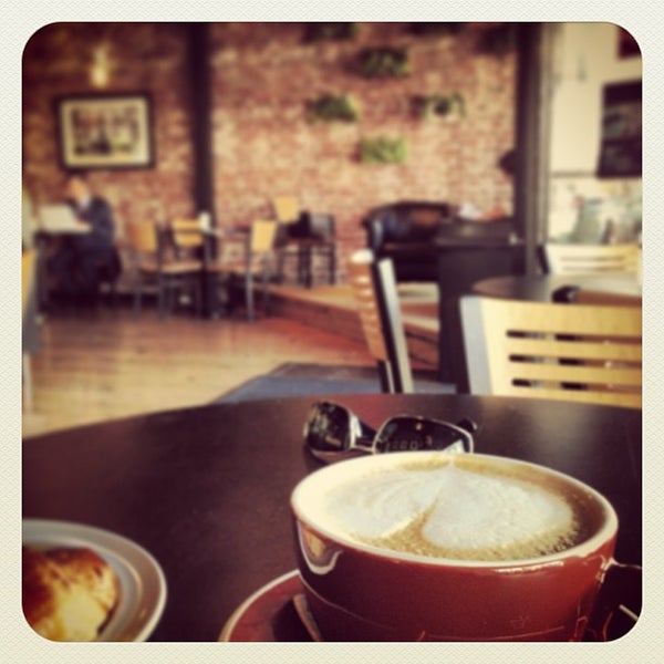 รูปภาพถ่ายที่ Kettle Coffee &amp; Tea โดย Olivier P. เมื่อ 3/2/2013