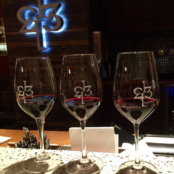 4/19/2015 tarihinde Briana M.ziyaretçi tarafından 1313 Main - Restaurant and Wine Bar'de çekilen fotoğraf